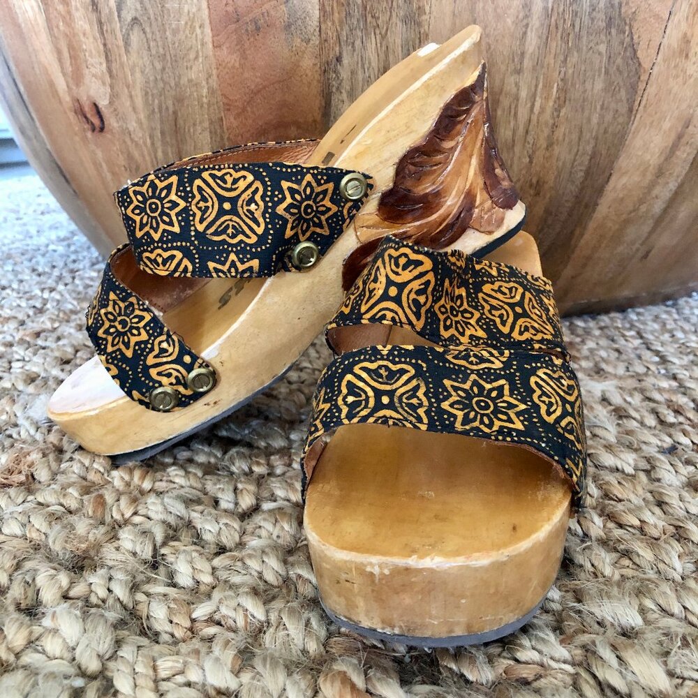KLONKS Handmade Indonesian Carved Laquered Wood Sandals Size 7 XL